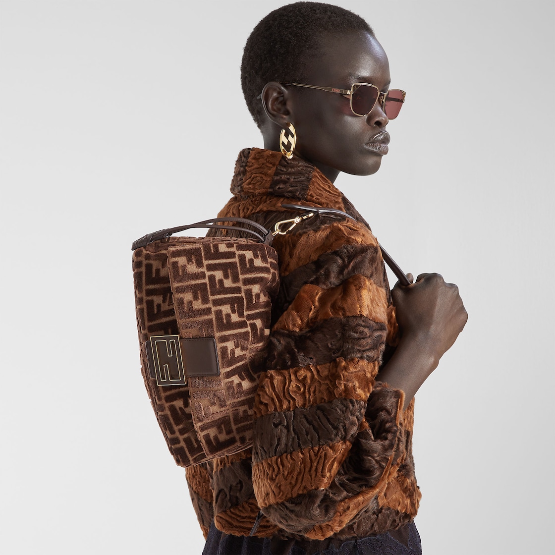 FENDI Mamma Baguette Medium Dark brown jacquard FF velvet bag - Image 4